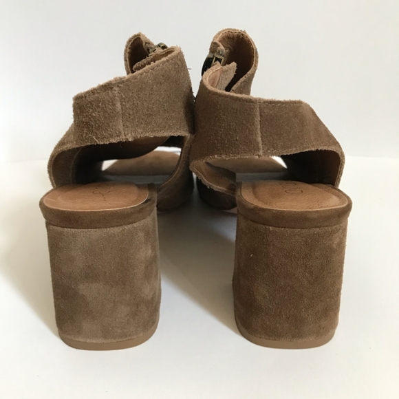 Shoes - Picture 2 of 4